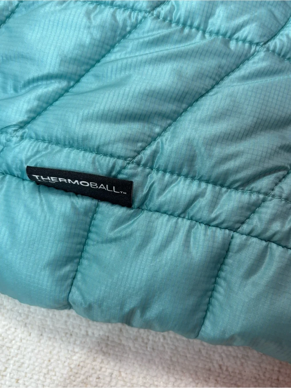 The North Face Men’s S Teal Thermoball Quilted Puffer Jacket full zip